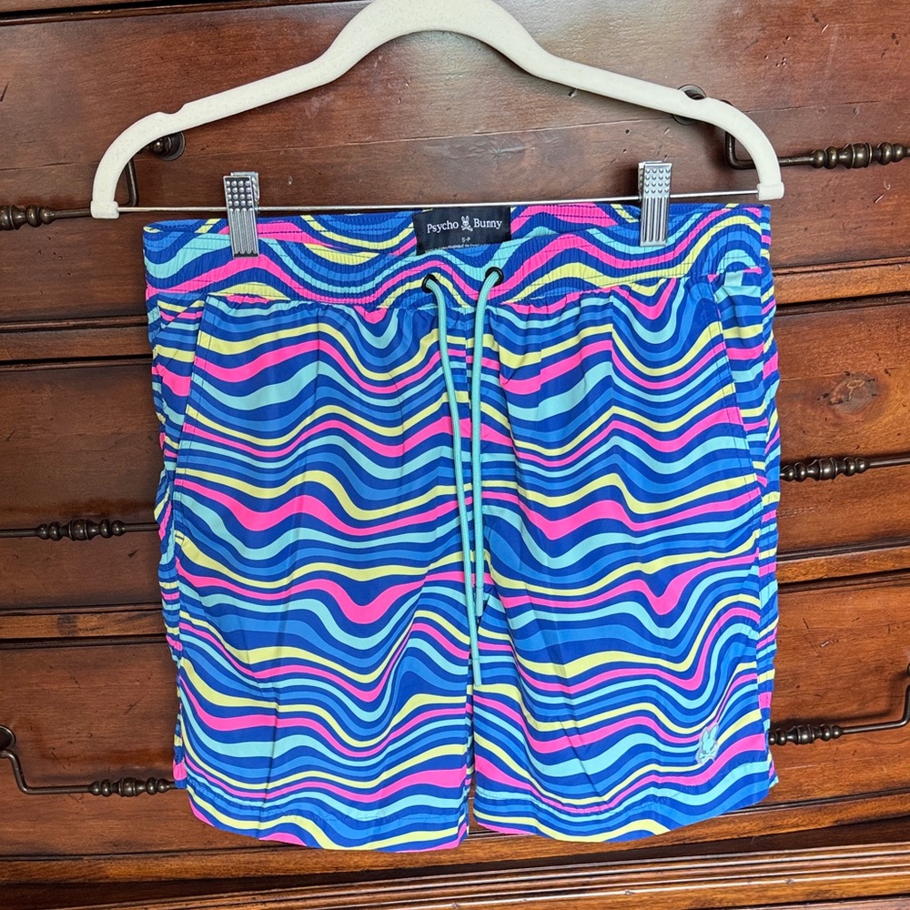 Psycho Bunny Colorful Wave Pattern Shorts Mens Small with 5 inch inseam. EUC